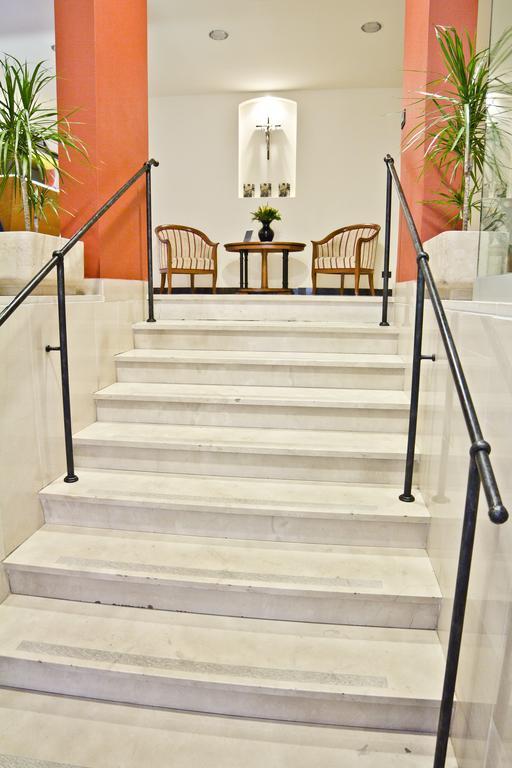 בול Newly Renovated Hotel Kastil מראה חיצוני תמונה