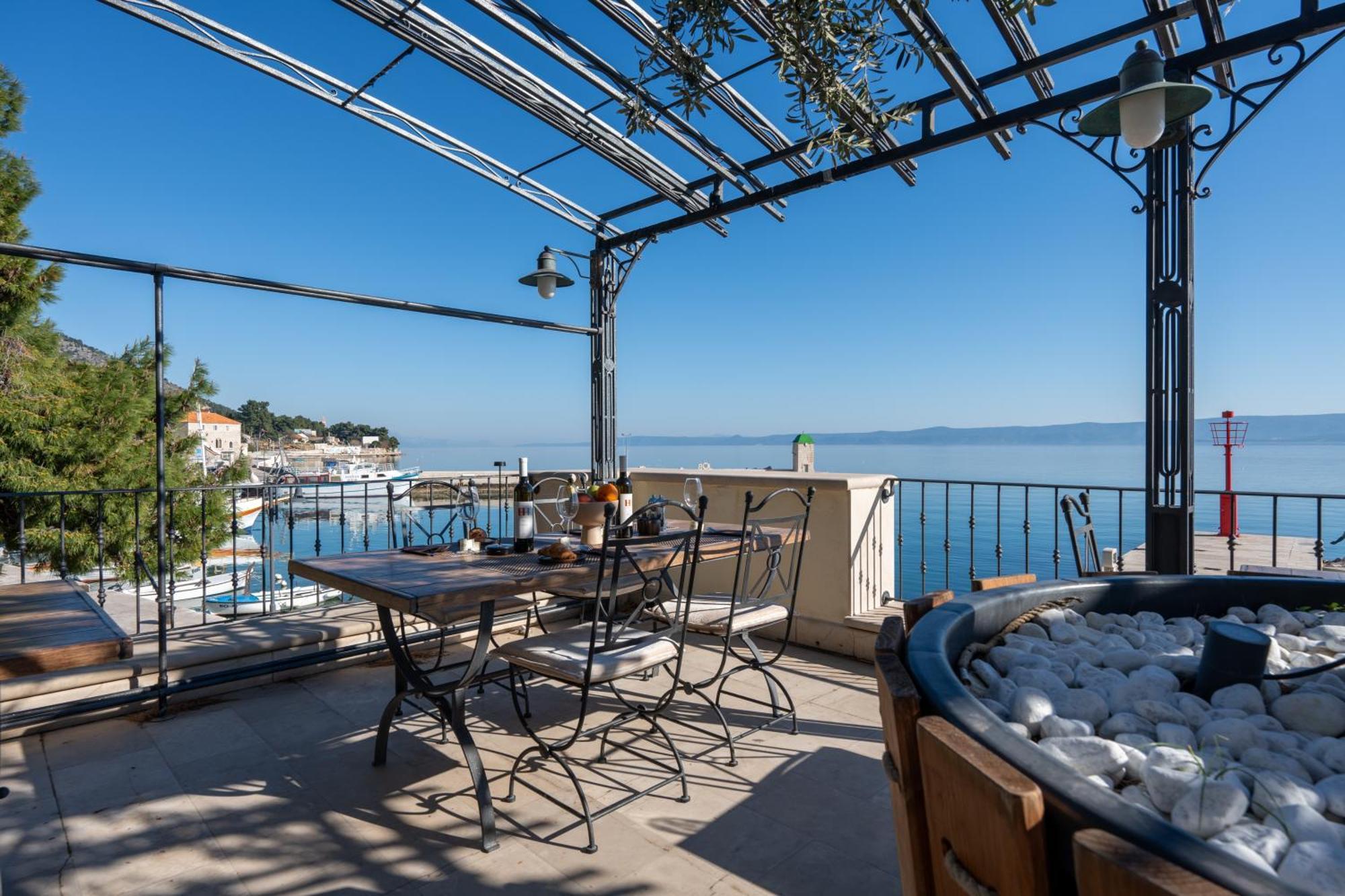 בול Newly Renovated Hotel Kastil מראה חיצוני תמונה