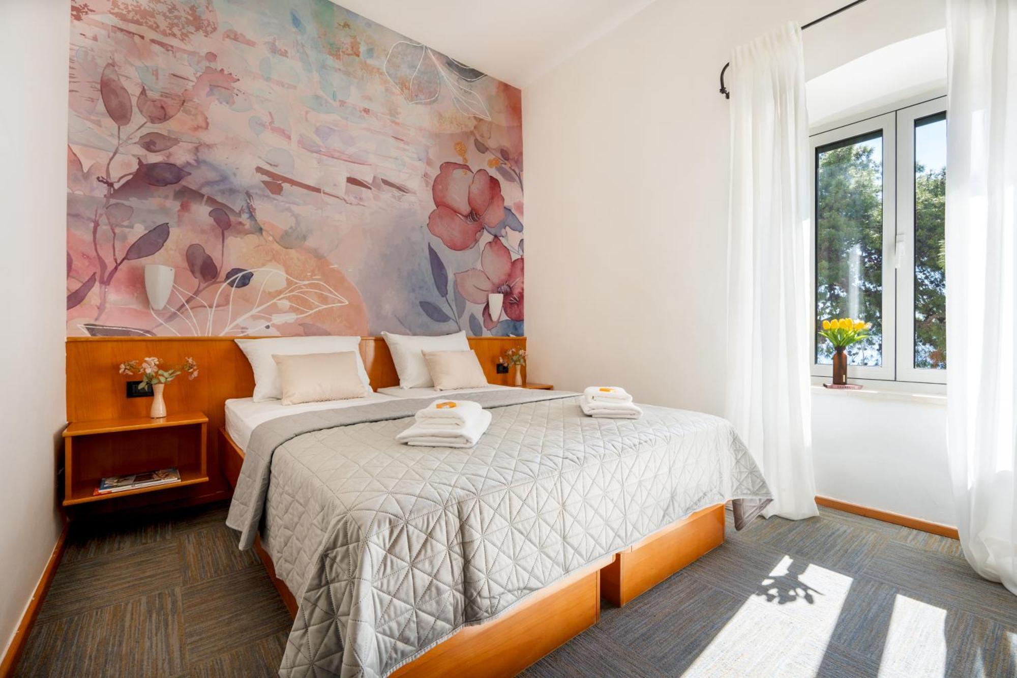 בול Newly Renovated Hotel Kastil מראה חיצוני תמונה