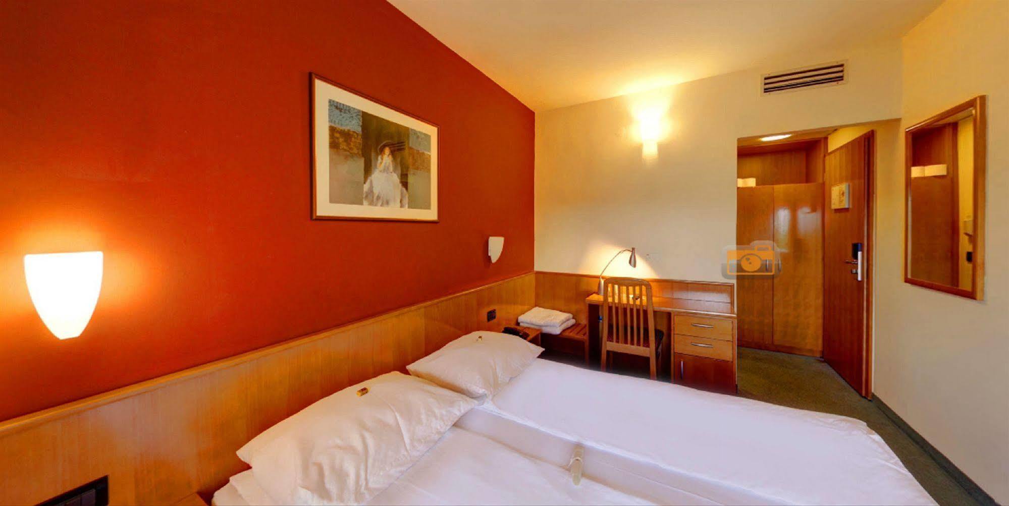 בול Newly Renovated Hotel Kastil מראה חיצוני תמונה
